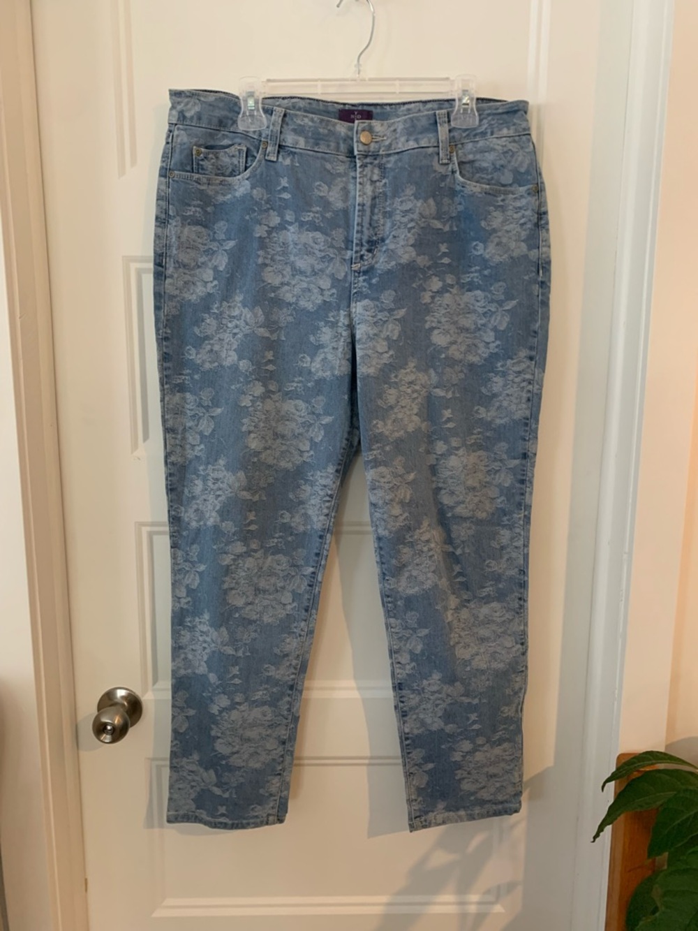 NYDJ jeans light Blue Floral Print Women’s ankle Jeans - Picture 1 of 3